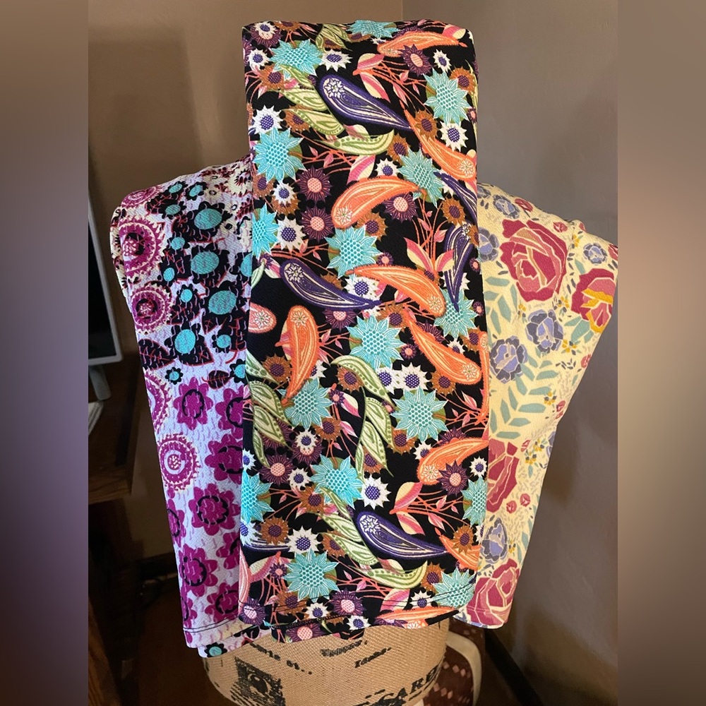 LuLaRoe Skirt Bundle 3 Multicolor Pattern skirts. Sz L waist 15.5” Length 25.5